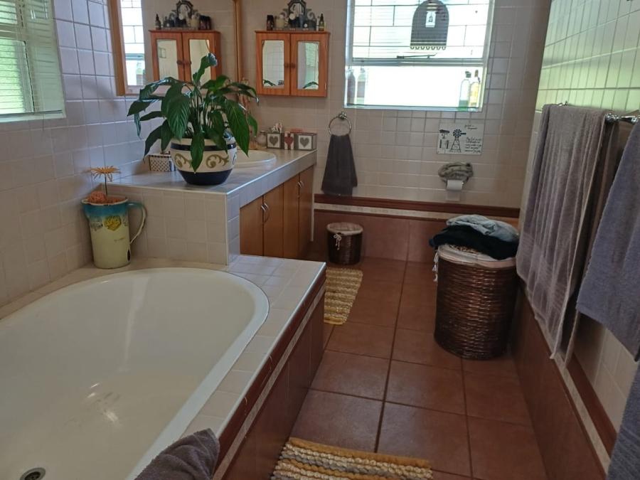 4 Bedroom Property for Sale in Lime Acres Northern Cape